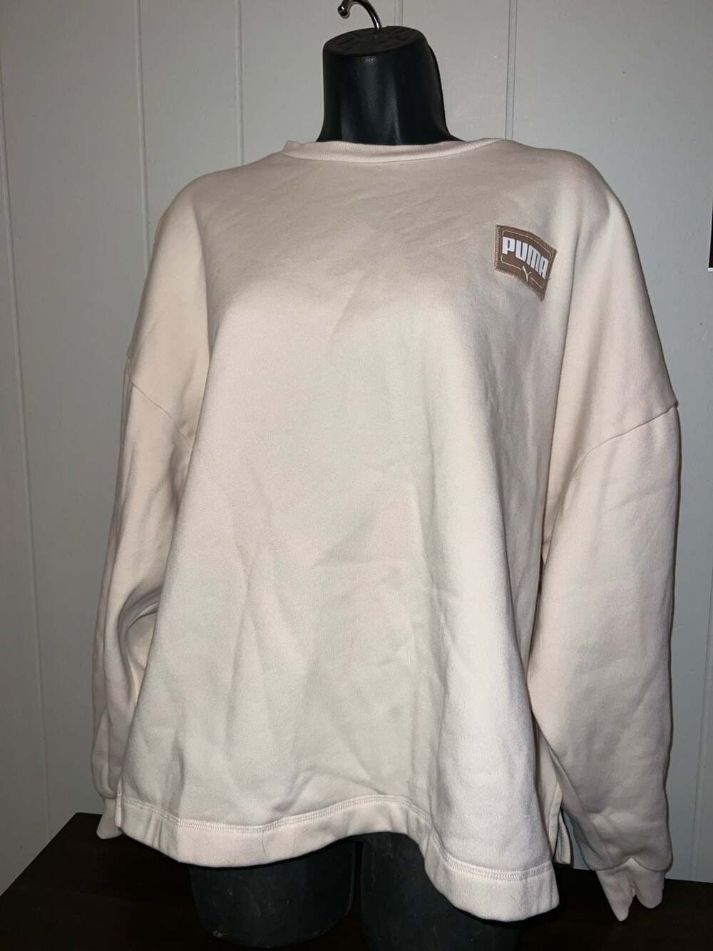 Puma Cream Crewneck Sweatshirt Size XL with Logo Patch and Side Slits